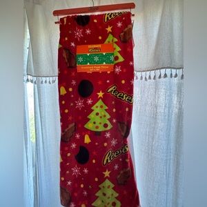 Reese's Holiday Plush Throw Blanket